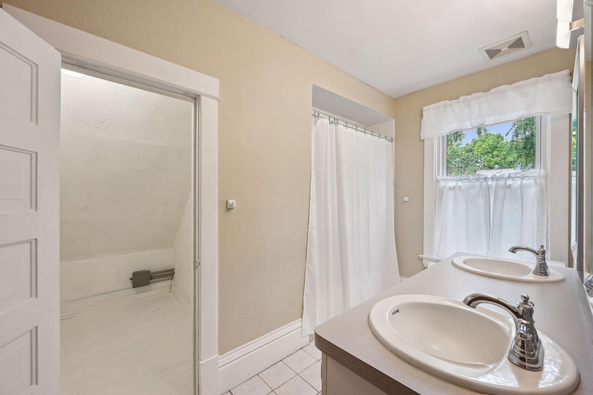 505 Lake Boulevard S