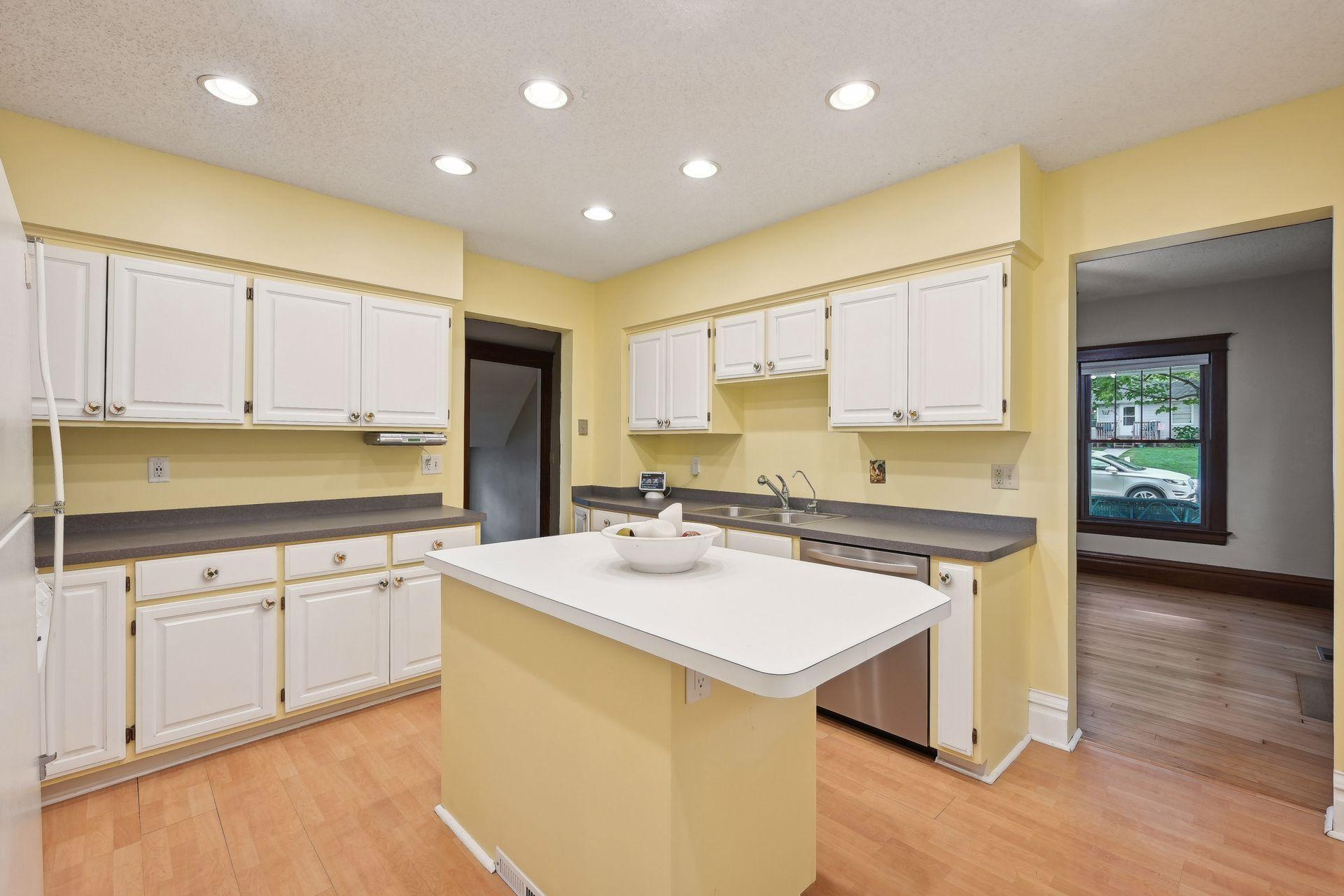 505 Lake Boulevard S