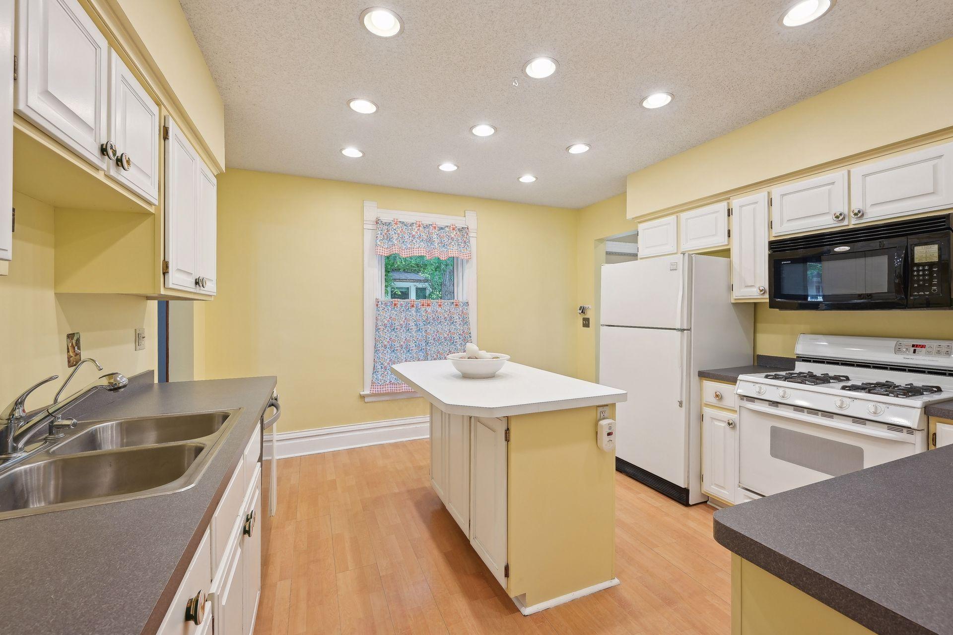 505 Lake Boulevard S