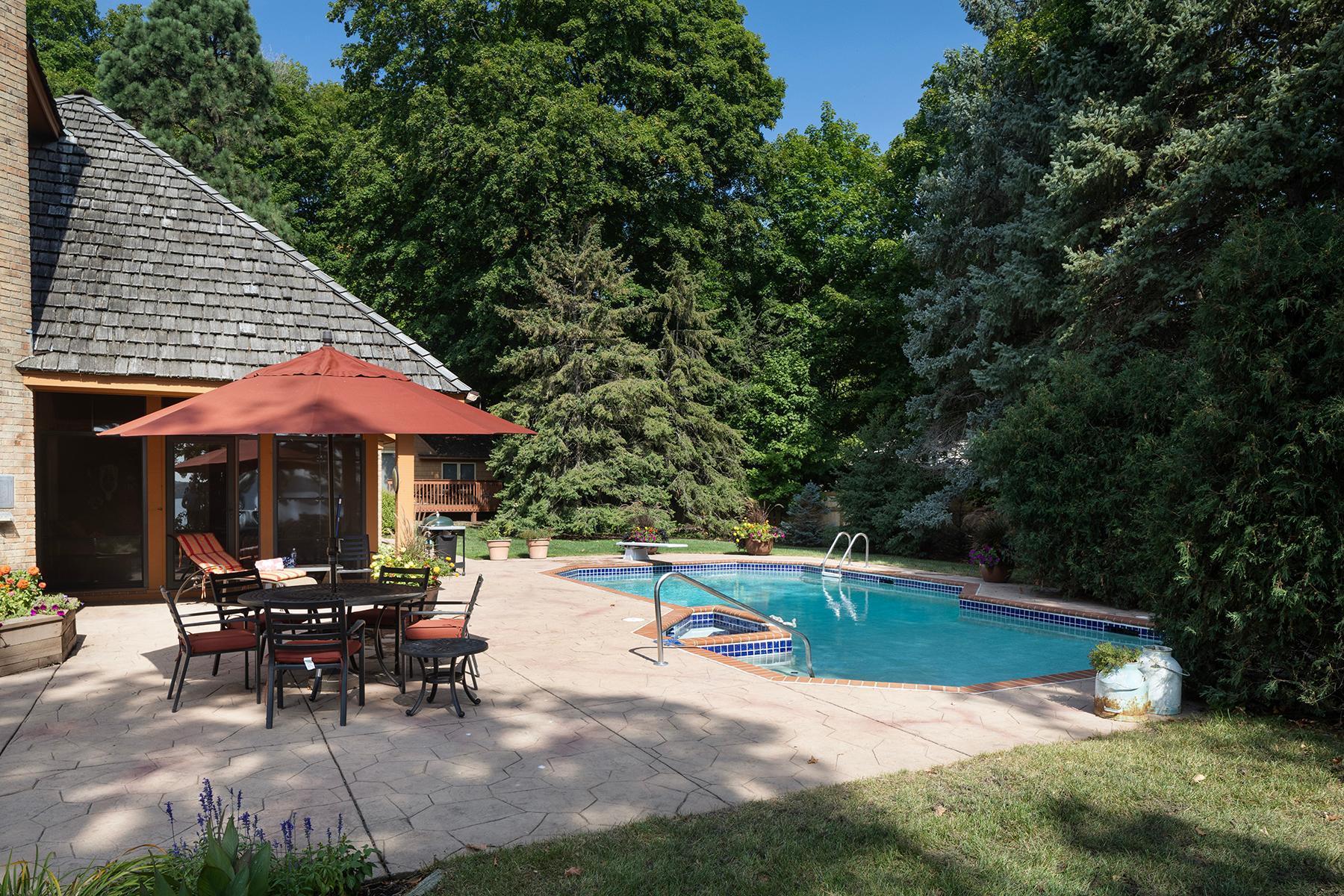 5810 Hardscrabble Circle