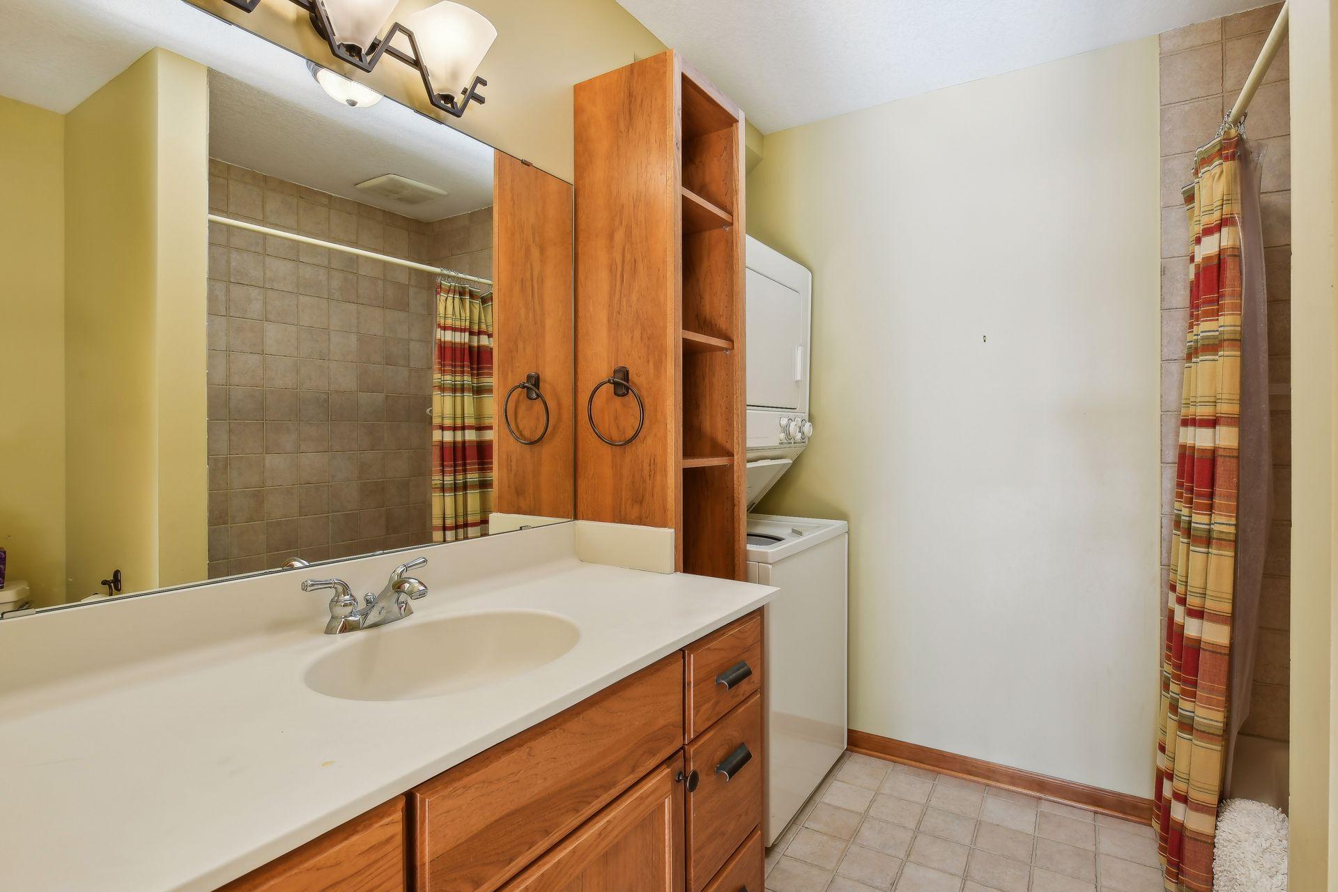 5810 Hardscrabble Circle