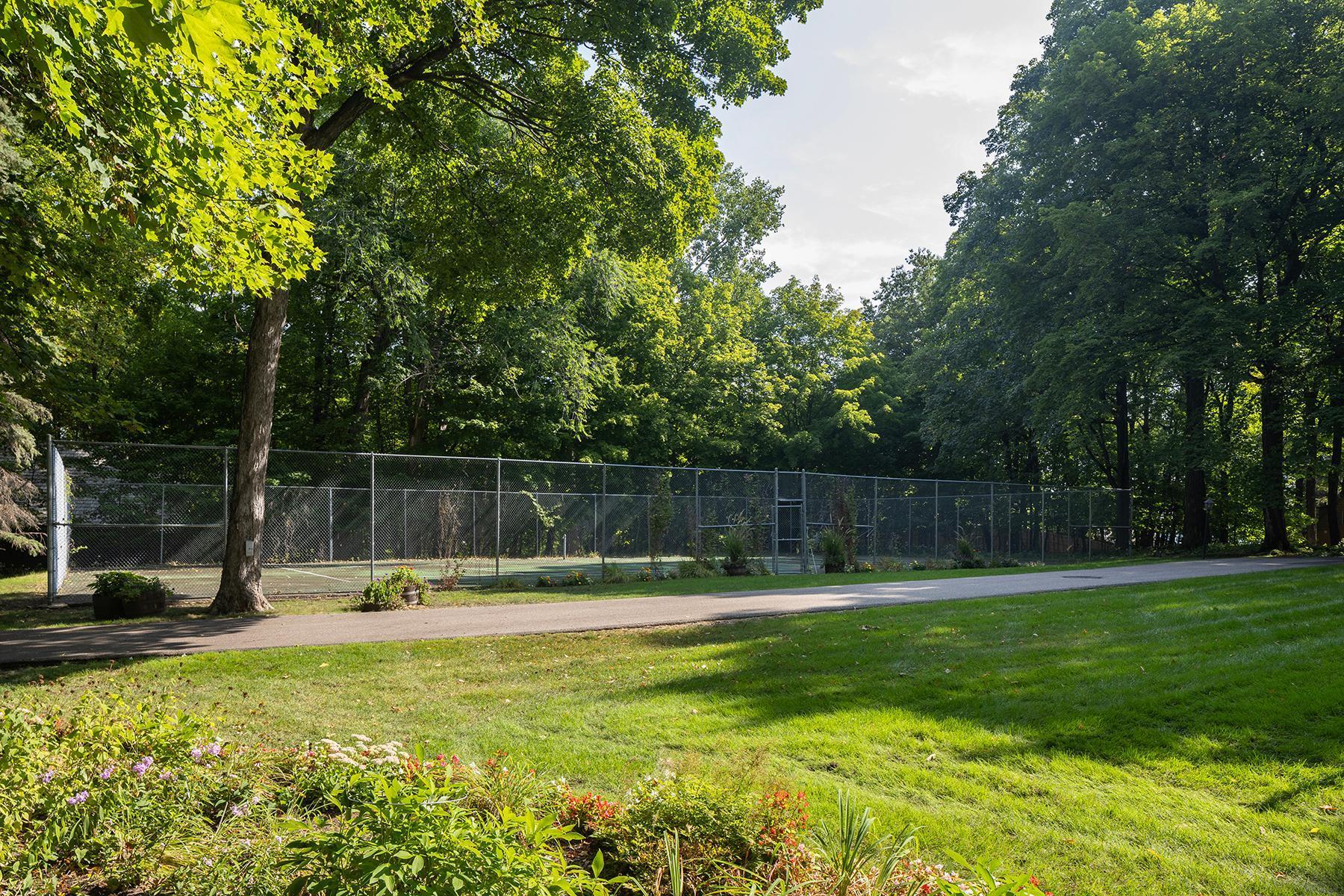 5810 Hardscrabble Circle