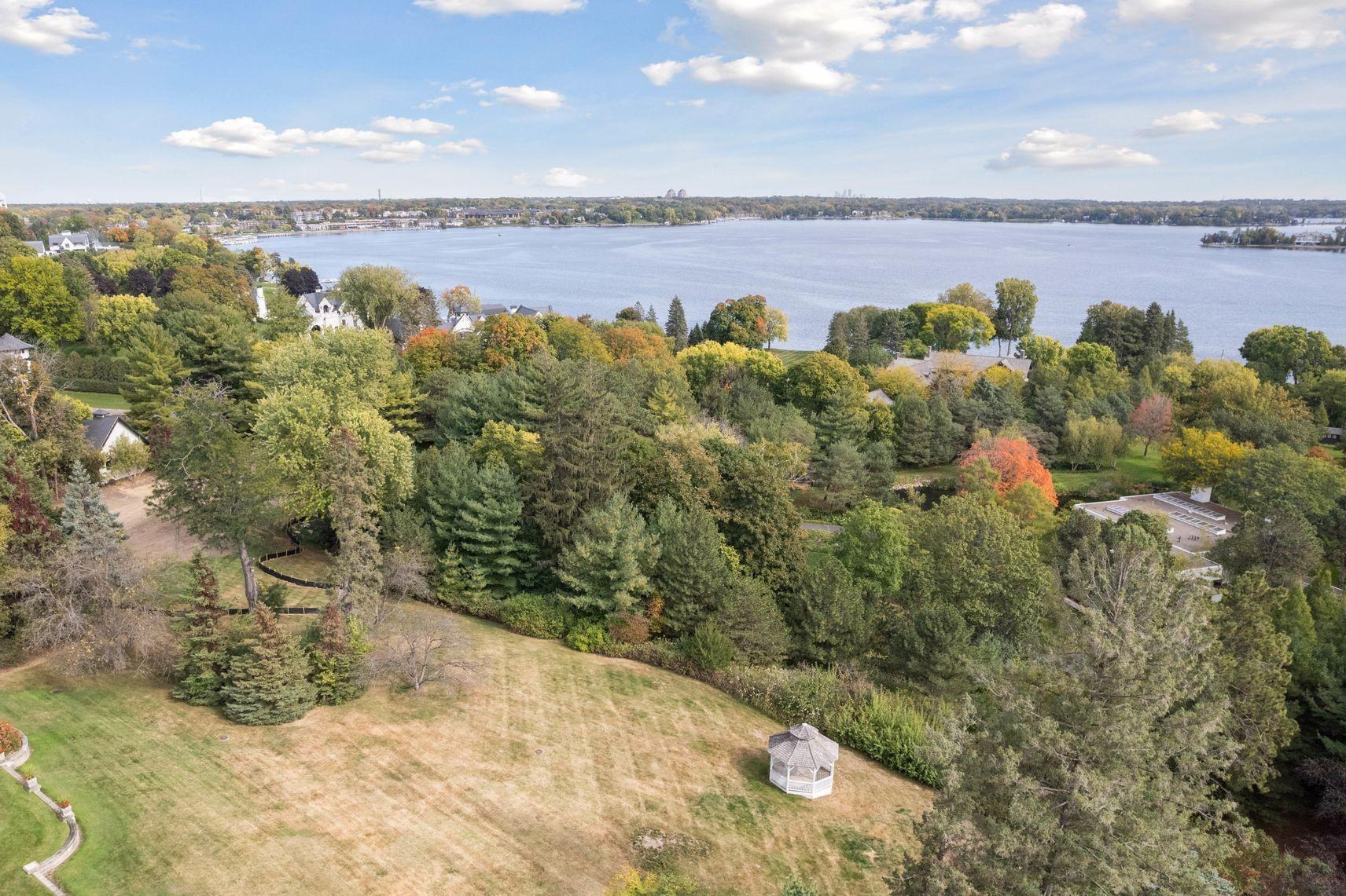 308 Ferndale Road W