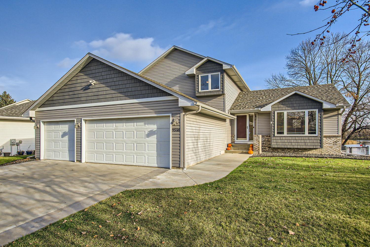 9516 Rosewood Lane N