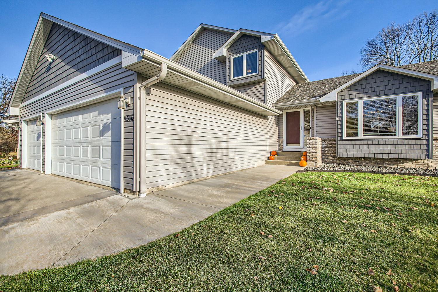 9516 Rosewood Lane N