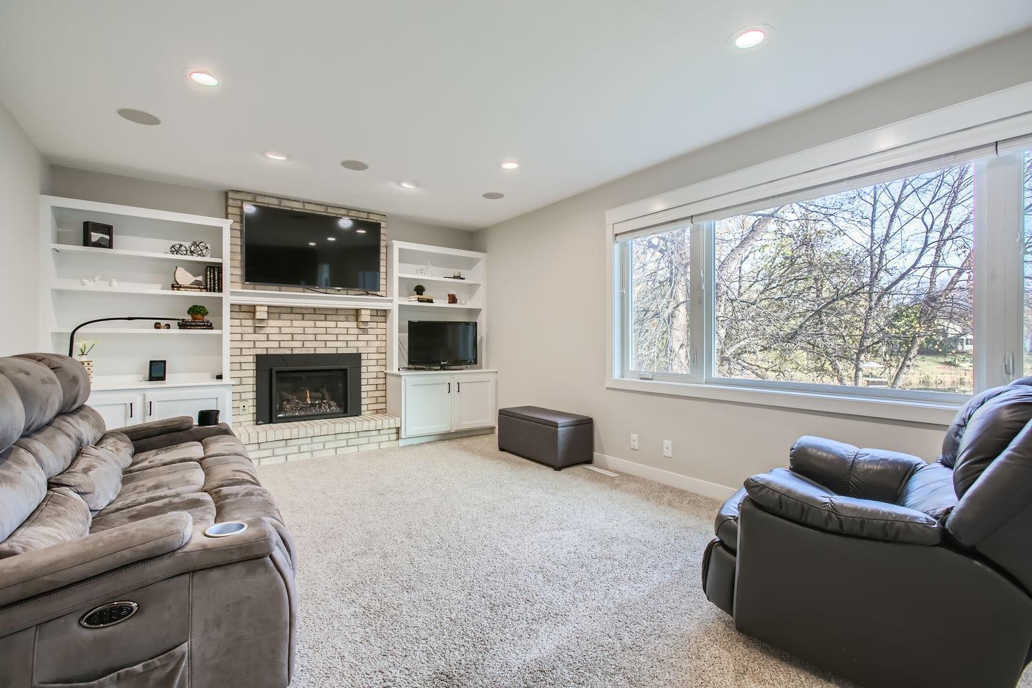 9516 Rosewood Lane N