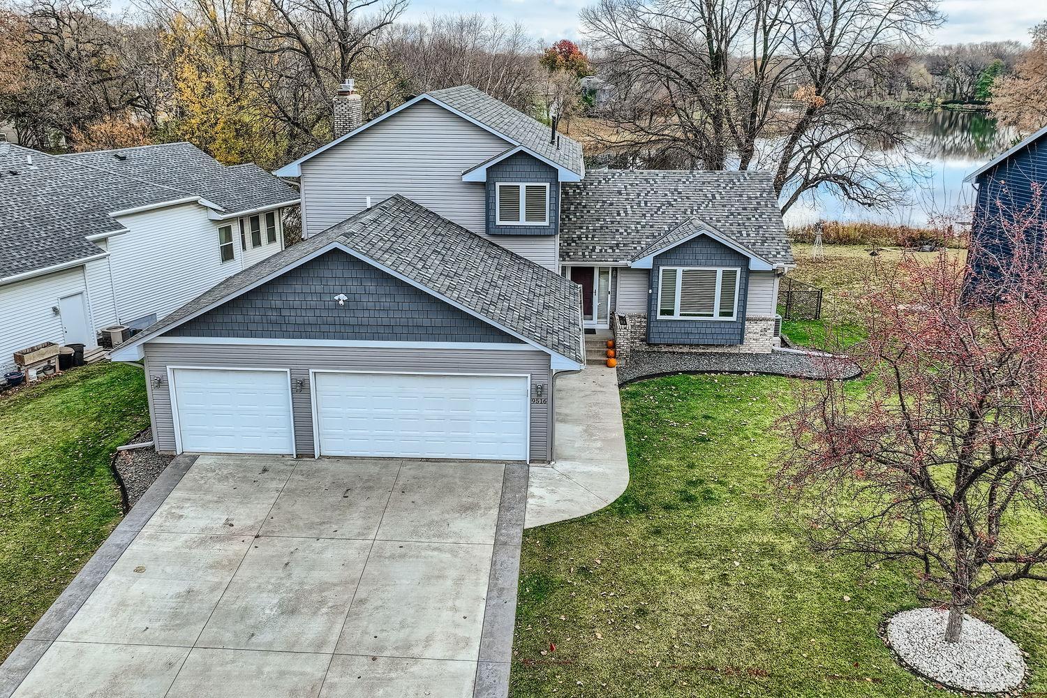 9516 Rosewood Lane N