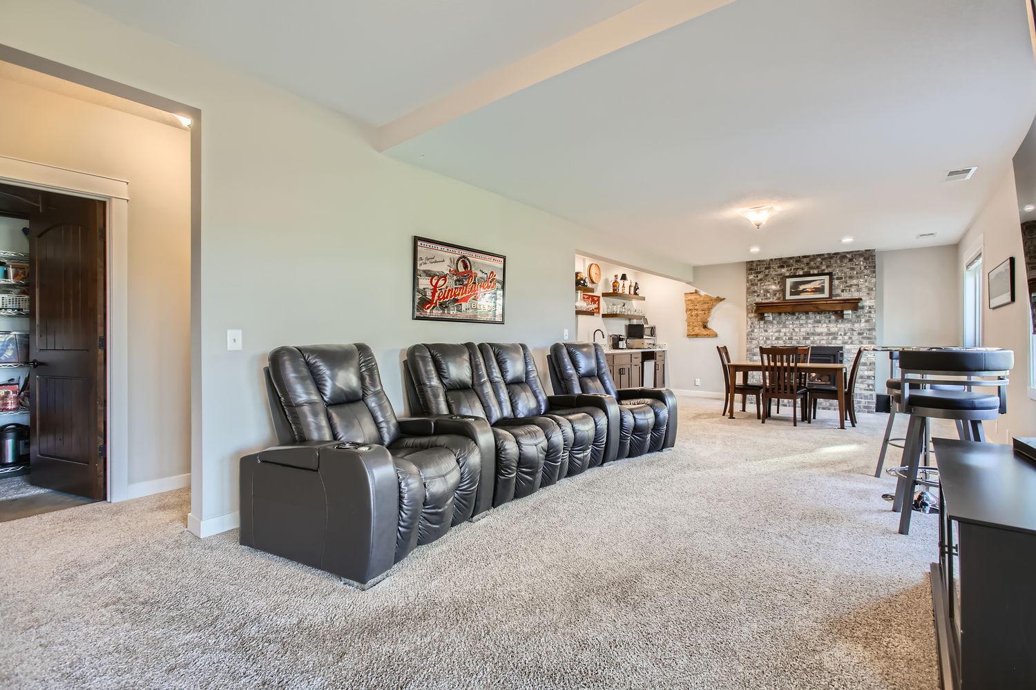 9516 Rosewood Lane N