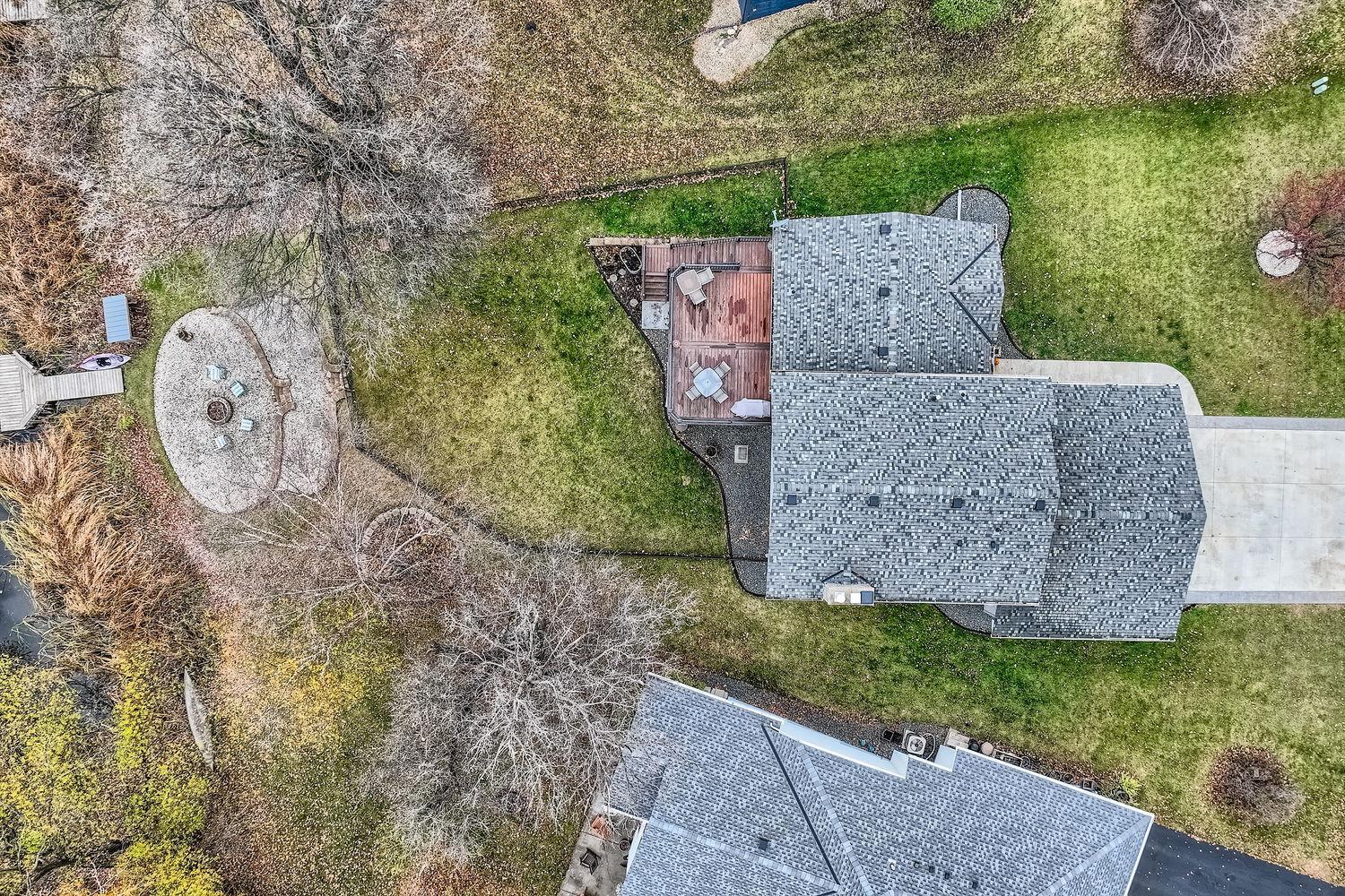 9516 Rosewood Lane N