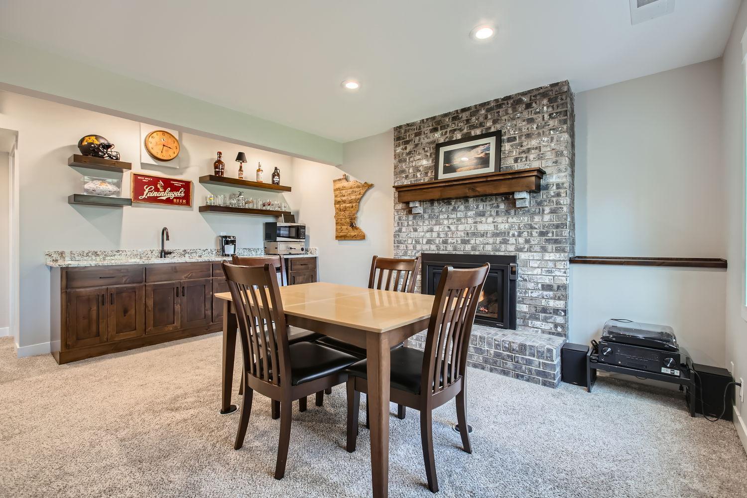 9516 Rosewood Lane N