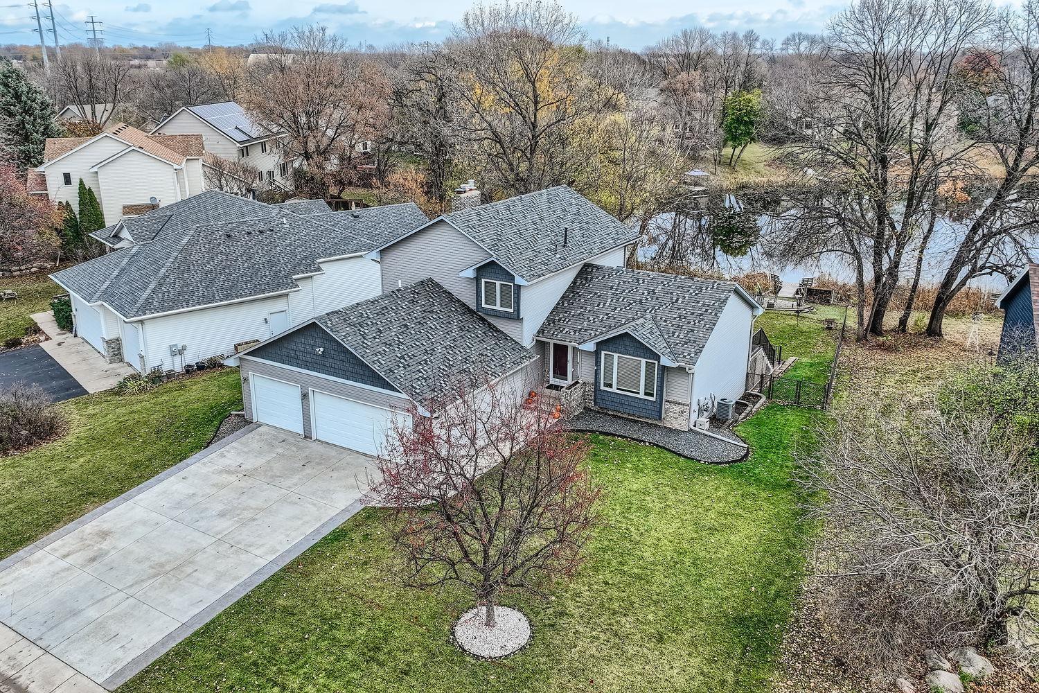 9516 Rosewood Lane N