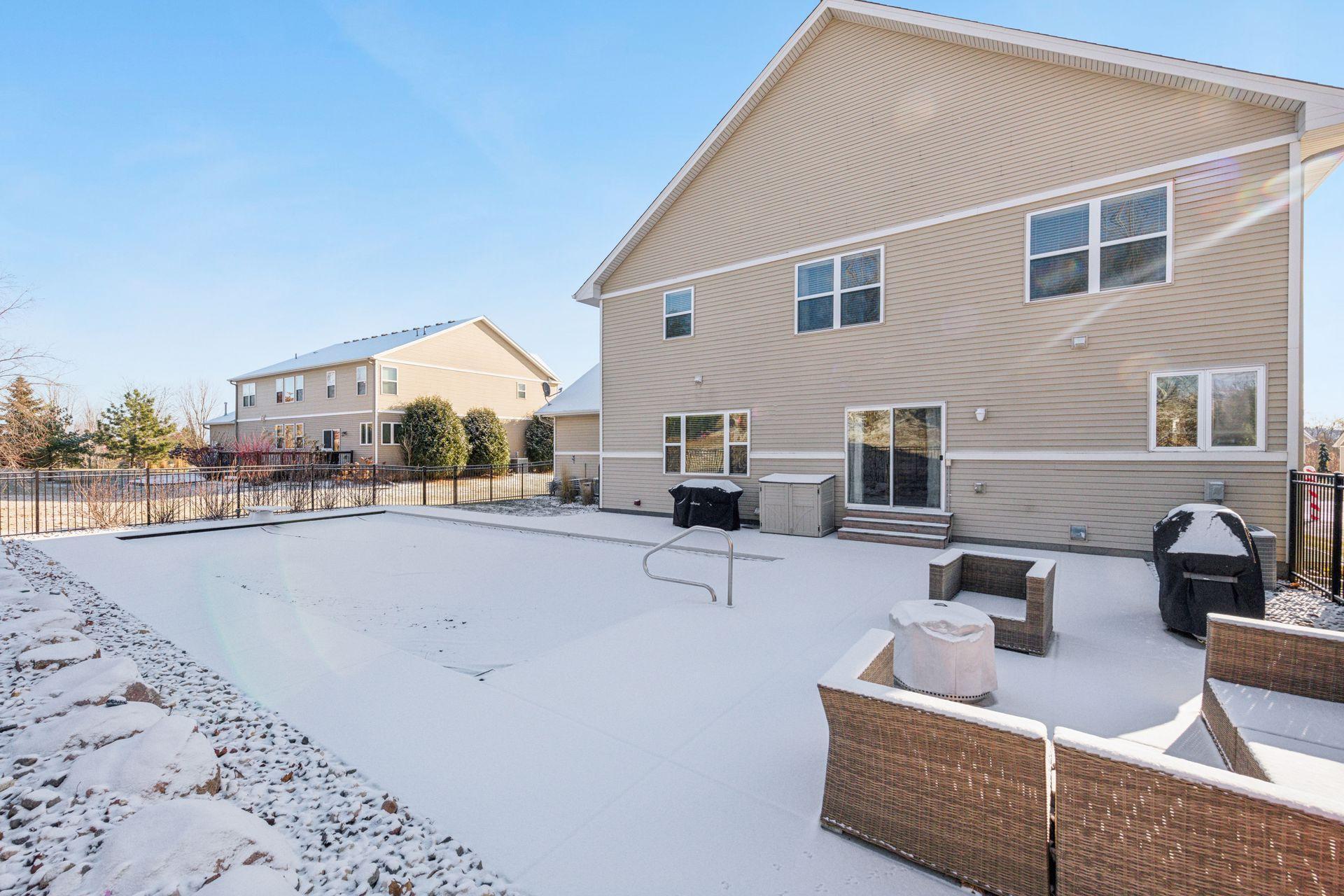 2410 Heron Lane
