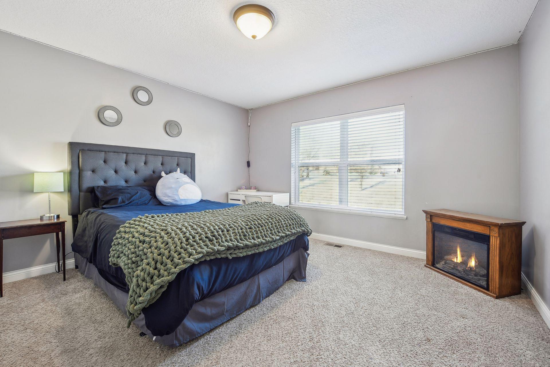 2410 Heron Lane