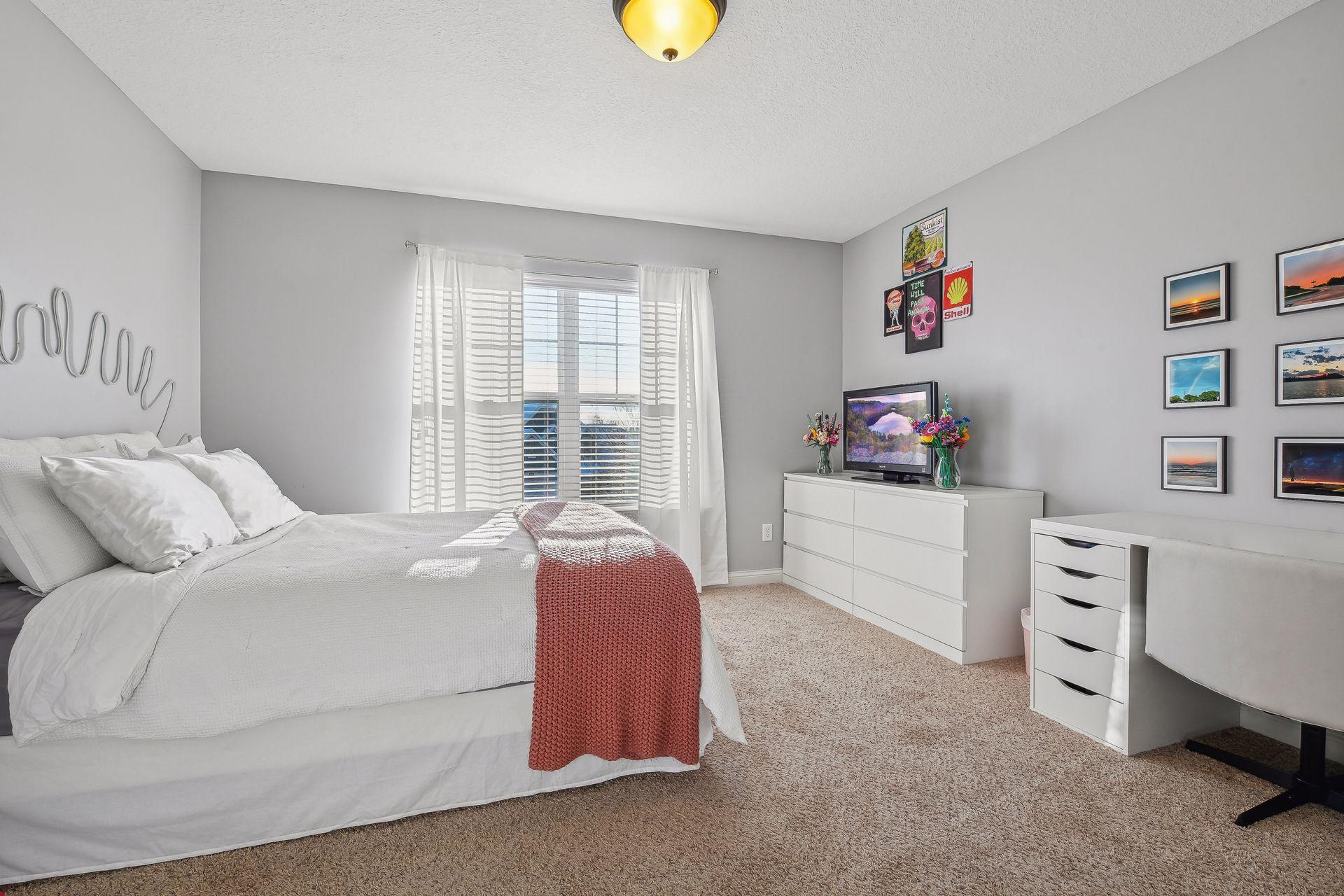 2410 Heron Lane