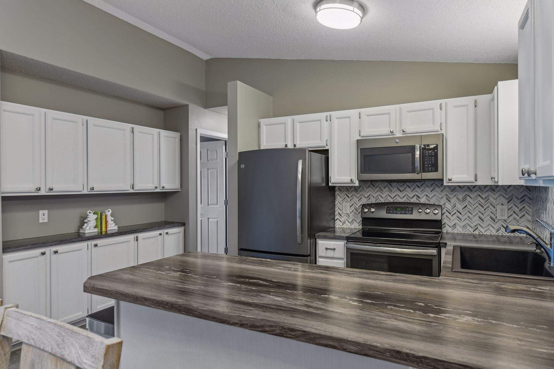 14230 44th Place N Unit: 3