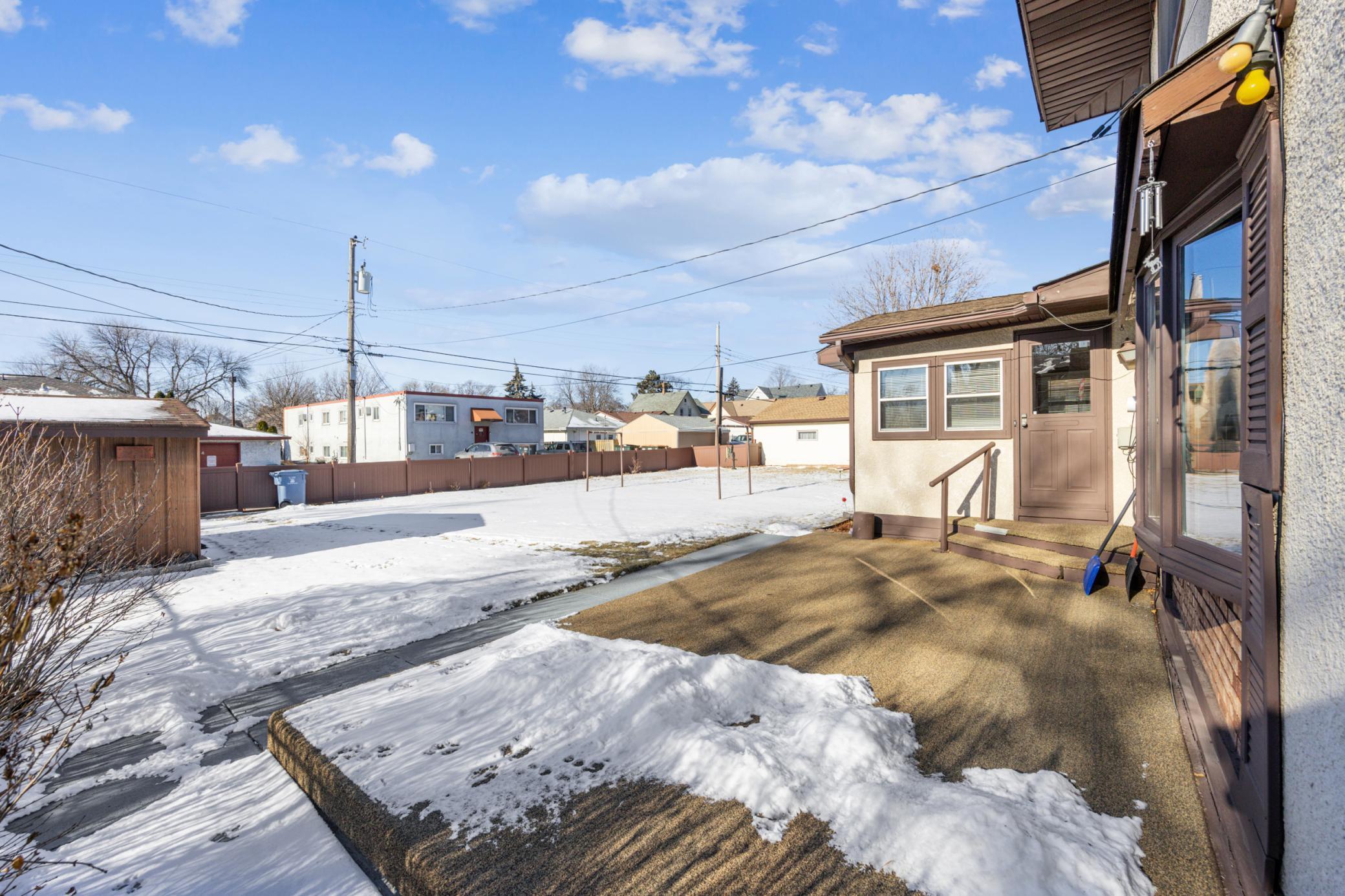 606 Quincy Street NE