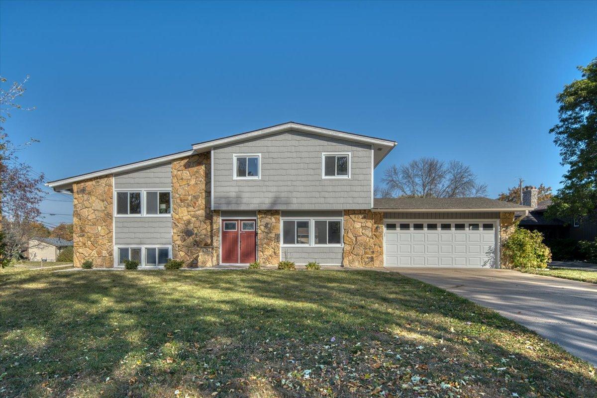 9024 44th Circle N