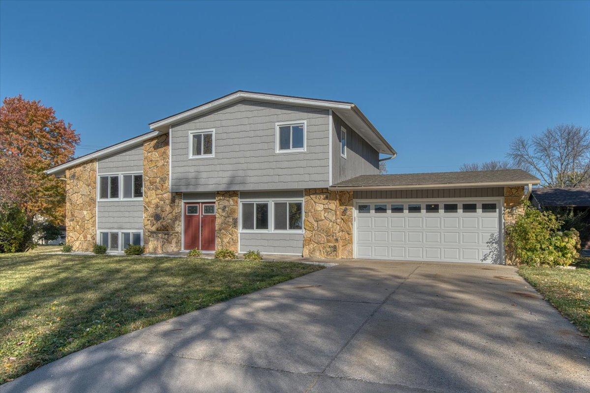 9024 44th Circle N
