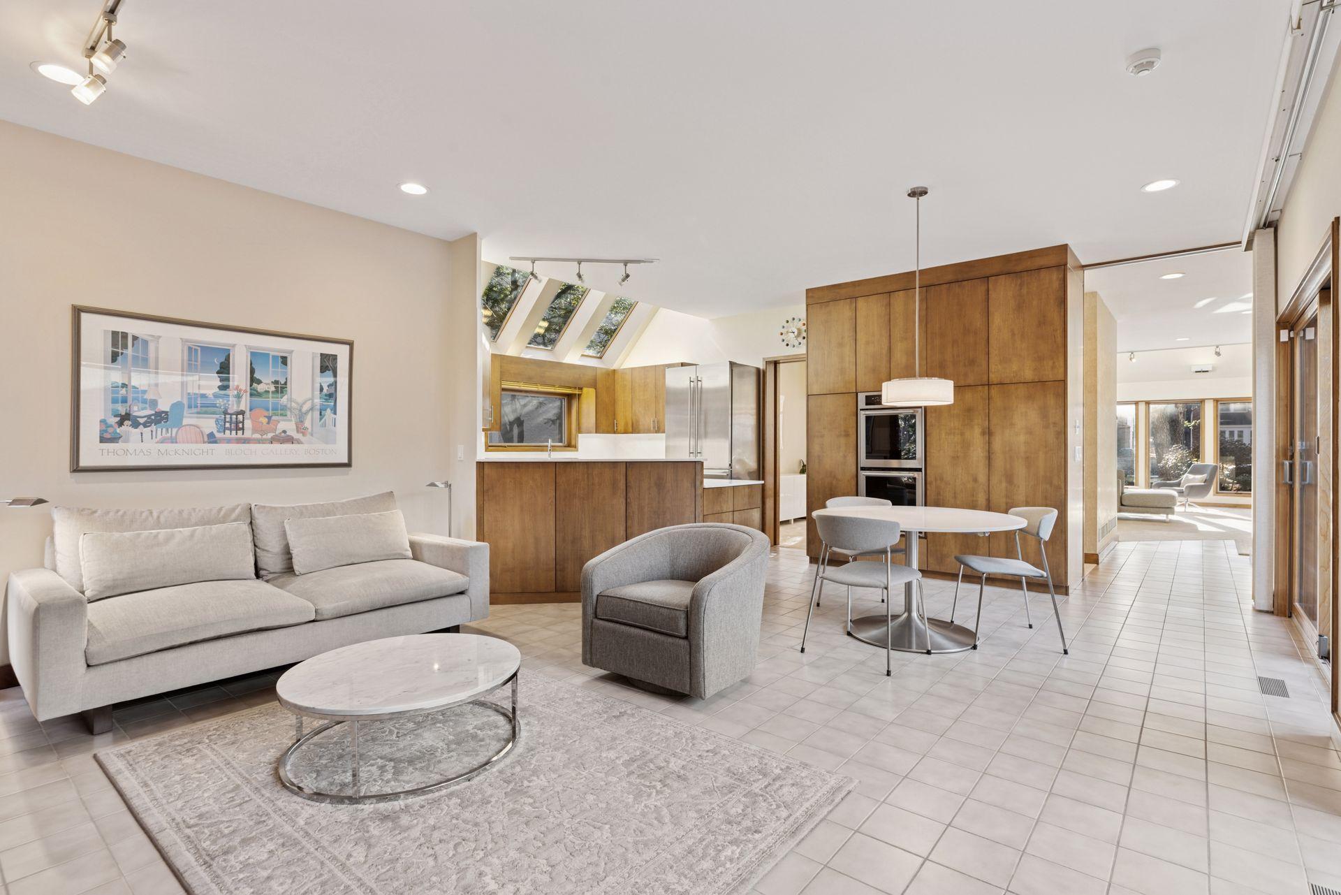 2812 Sunset Boulevard