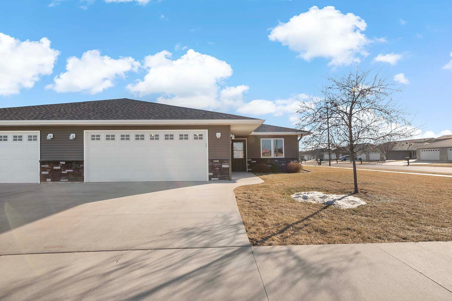 402 Tee Box Lane NE