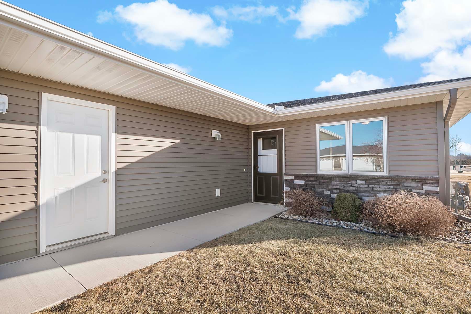 402 Tee Box Lane NE