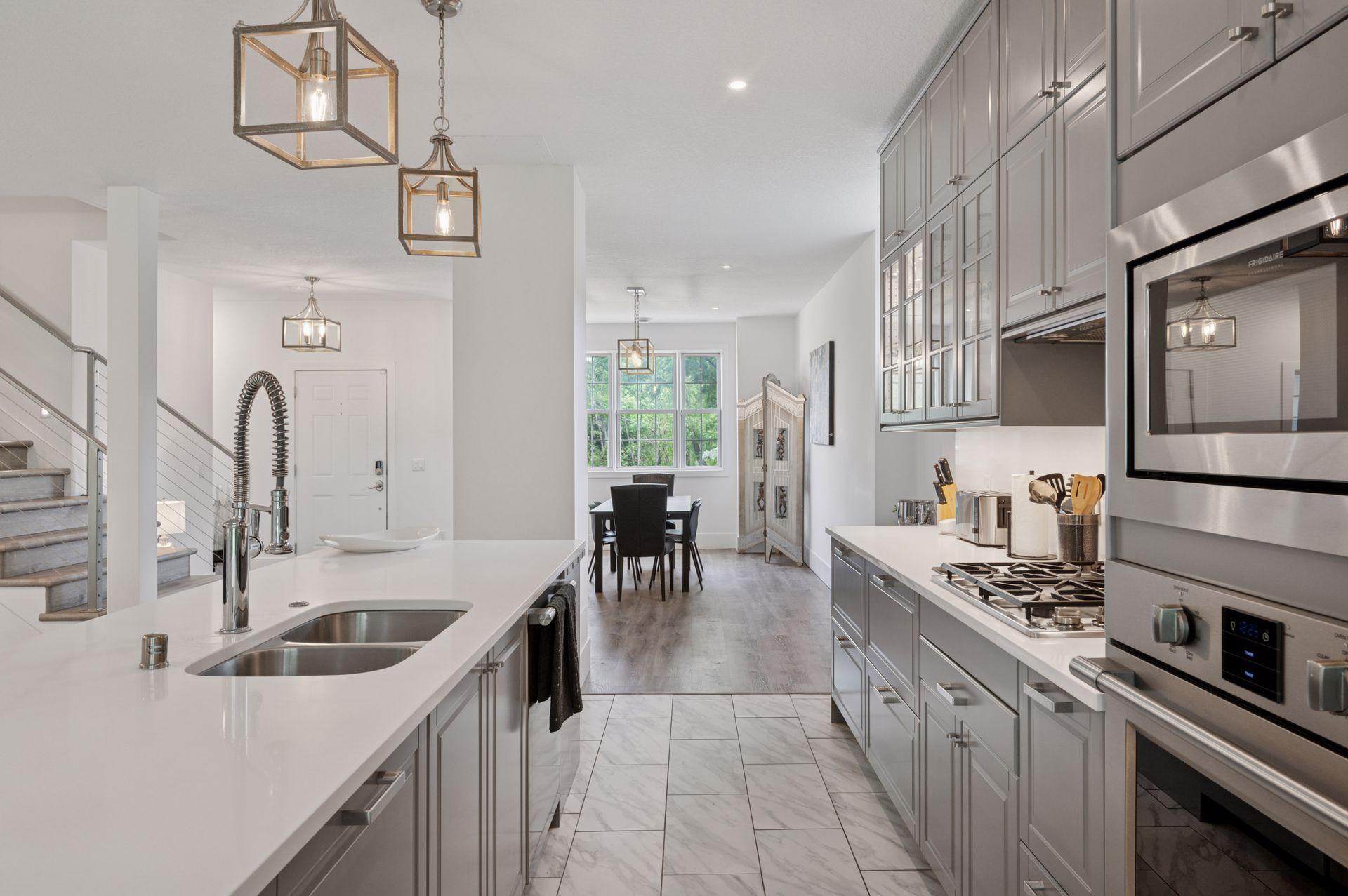 1032 Gardner Street E