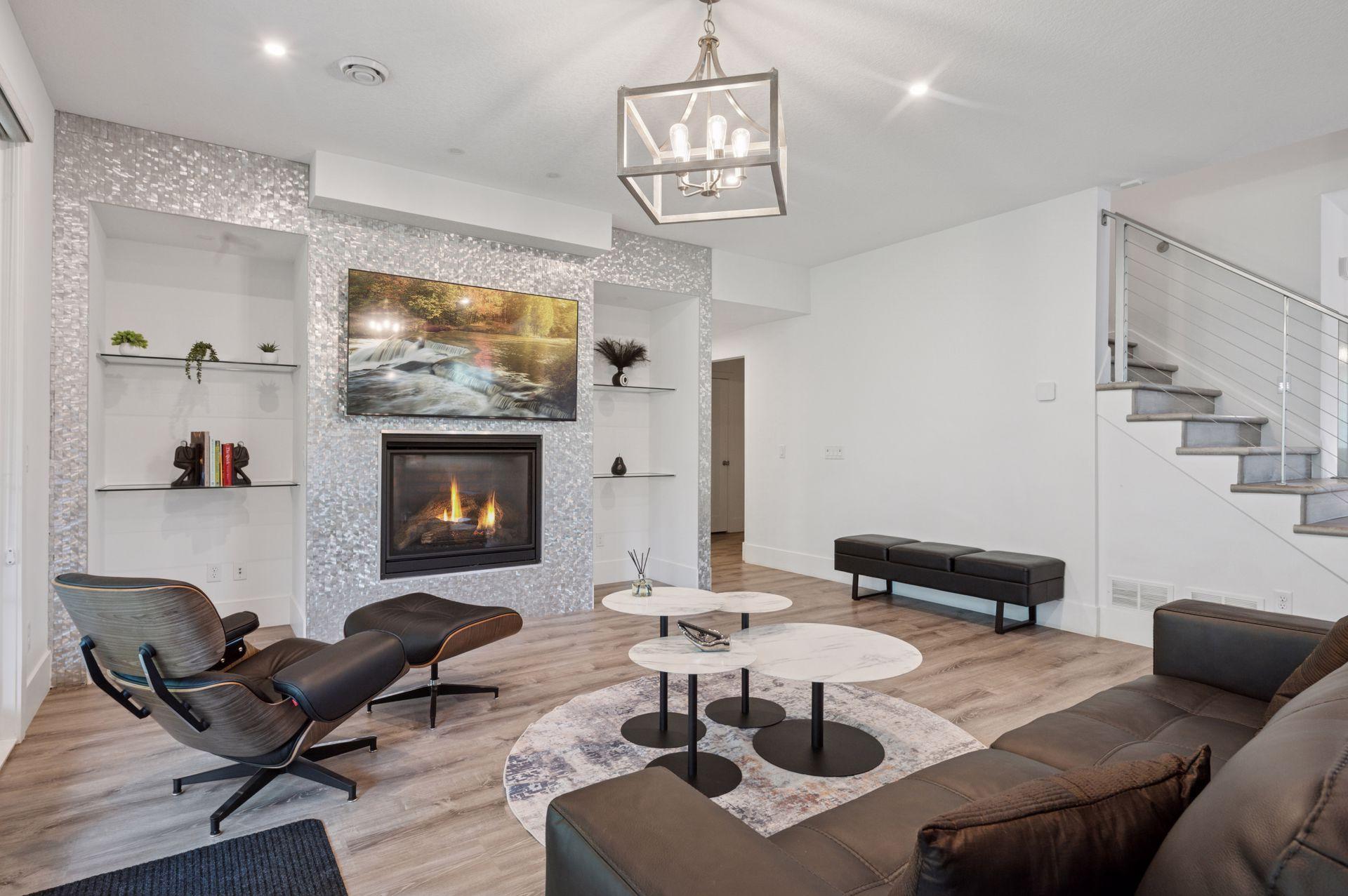 1032 Gardner Street E