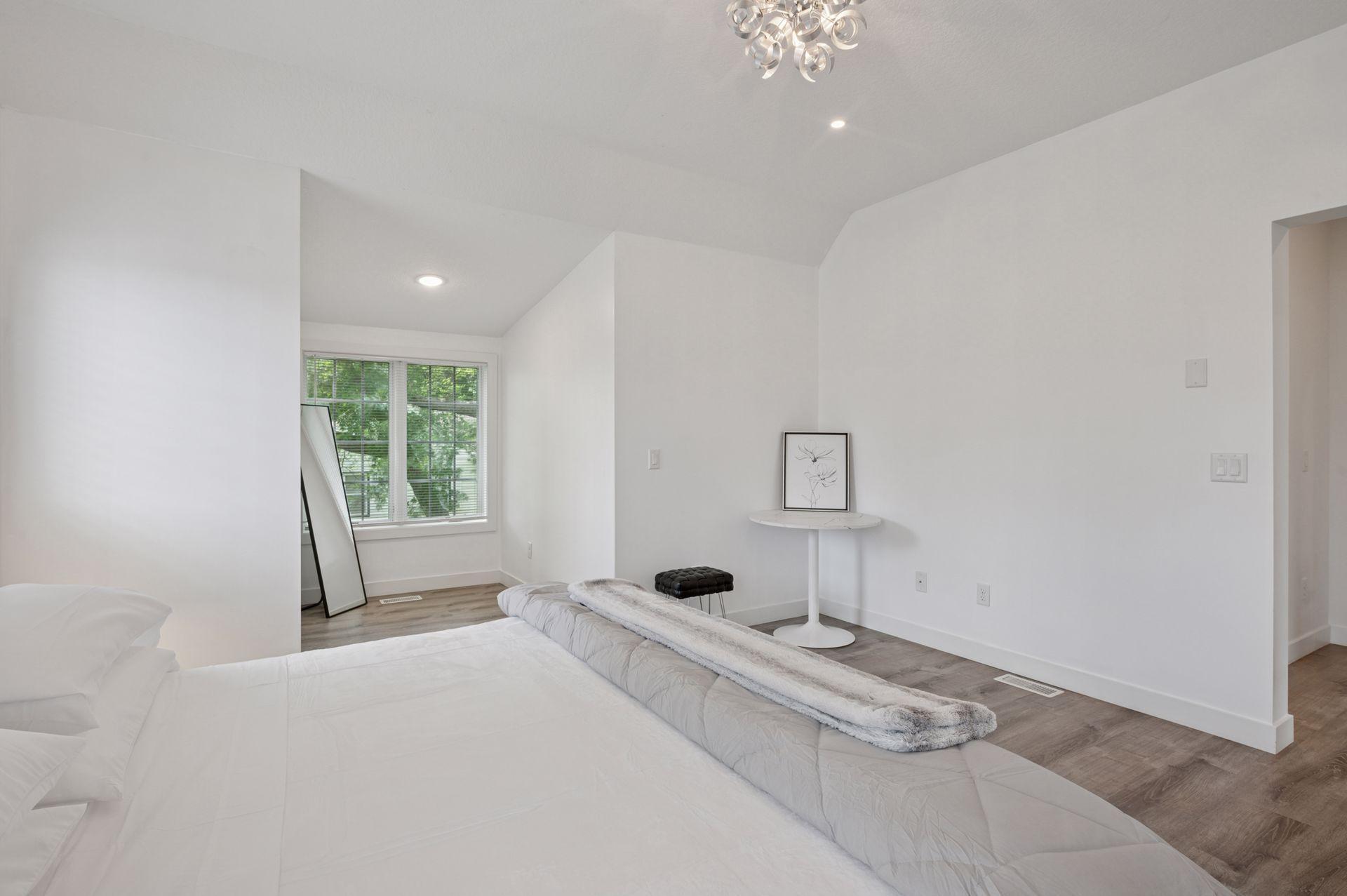 1032 Gardner Street E