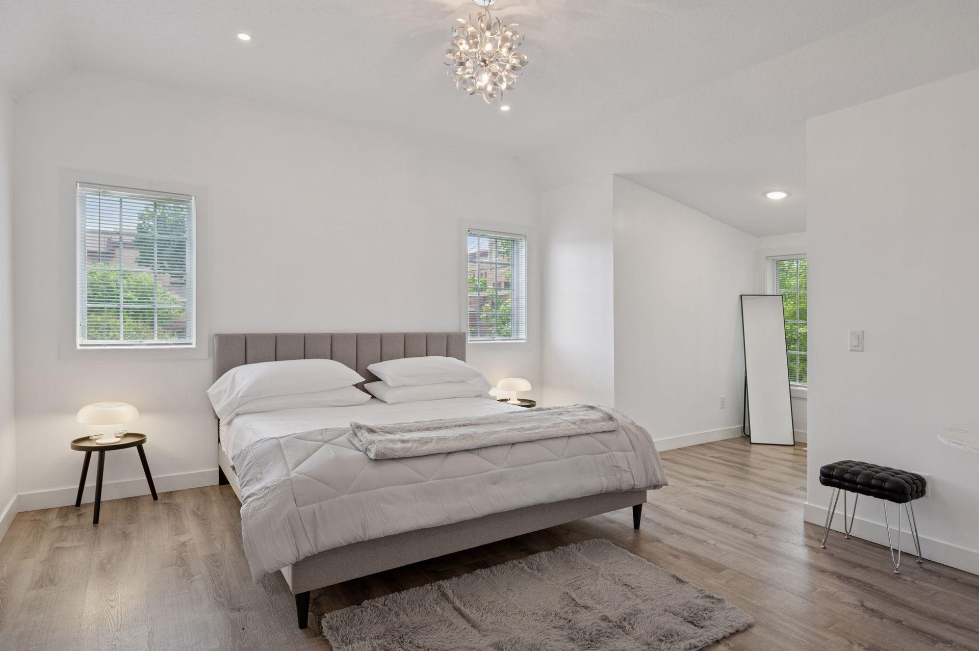 1032 Gardner Street E