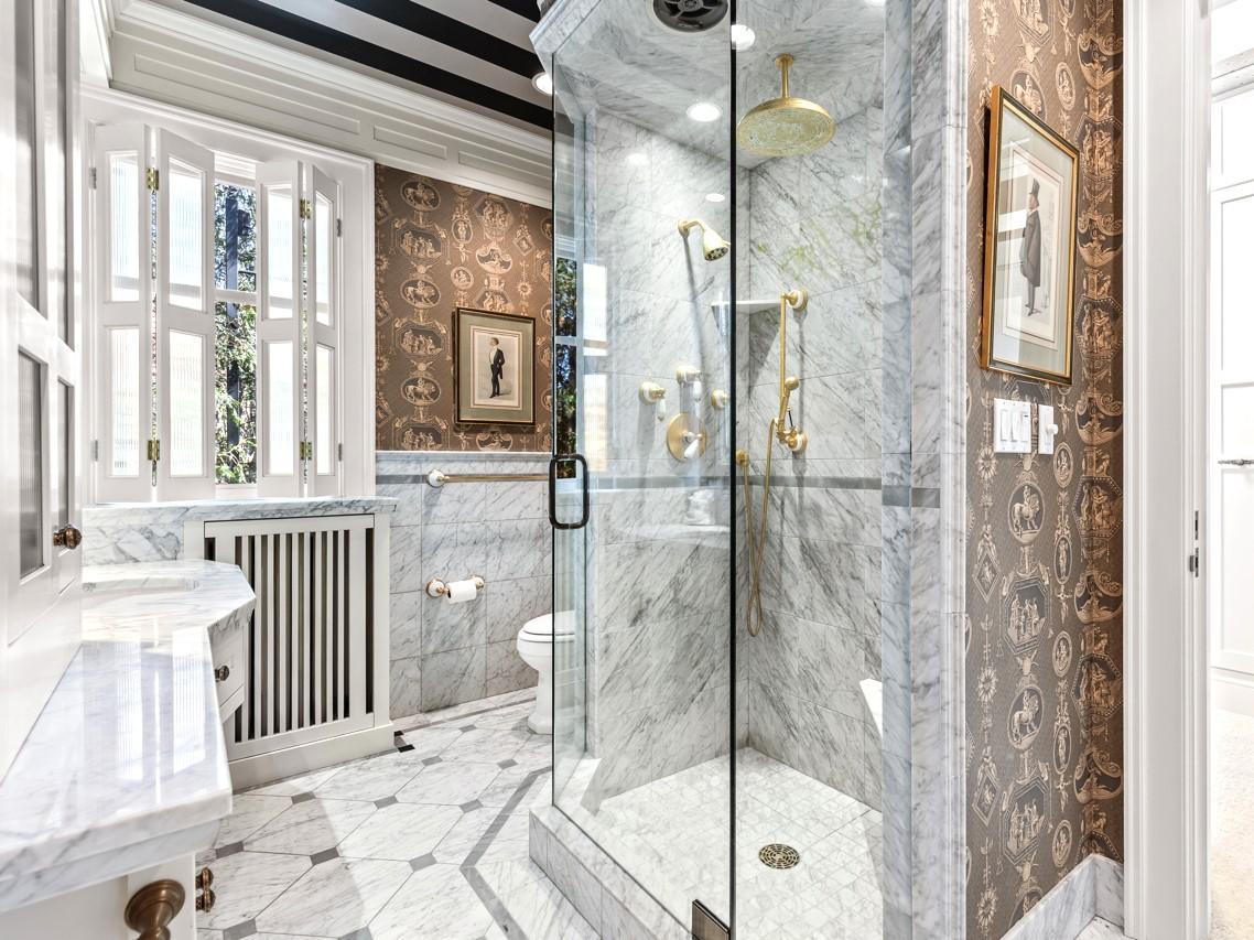 2427 E Lake Of The Isles Parkway