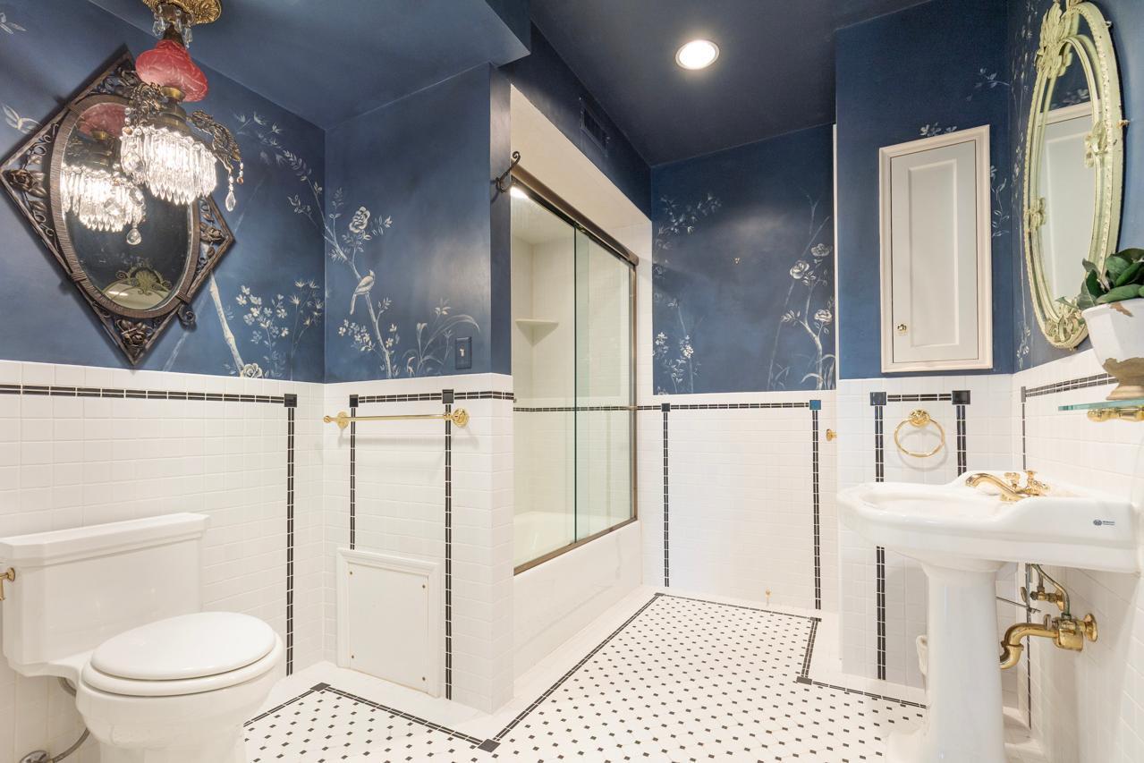 2427 E Lake Of The Isles Parkway