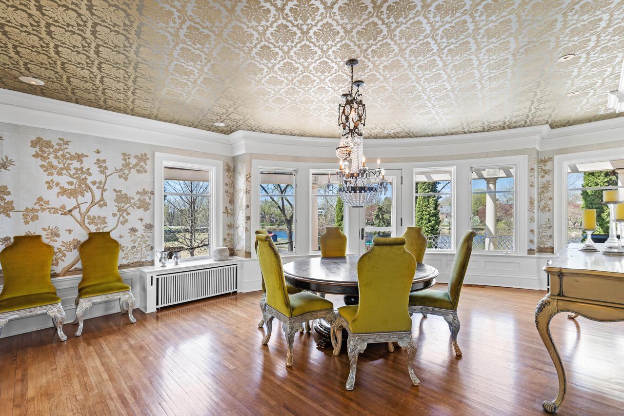 2427 E Lake Of The Isles Parkway