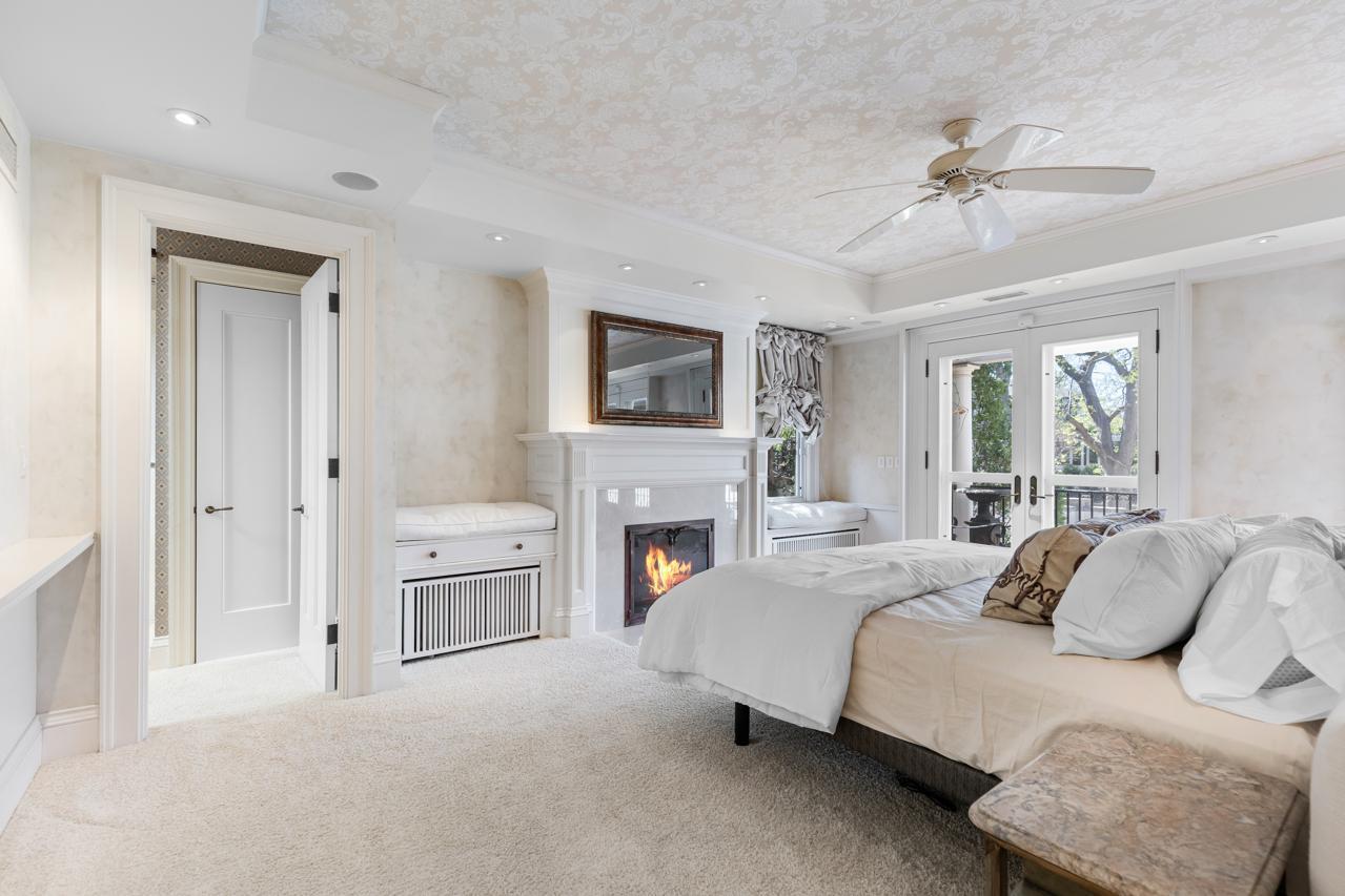 2427 E Lake Of The Isles Parkway