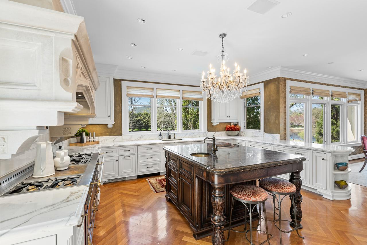 2427 E Lake Of The Isles Parkway