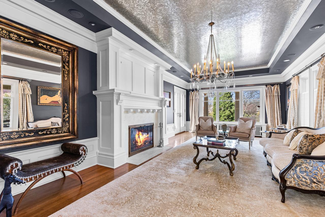 2427 E Lake Of The Isles Parkway