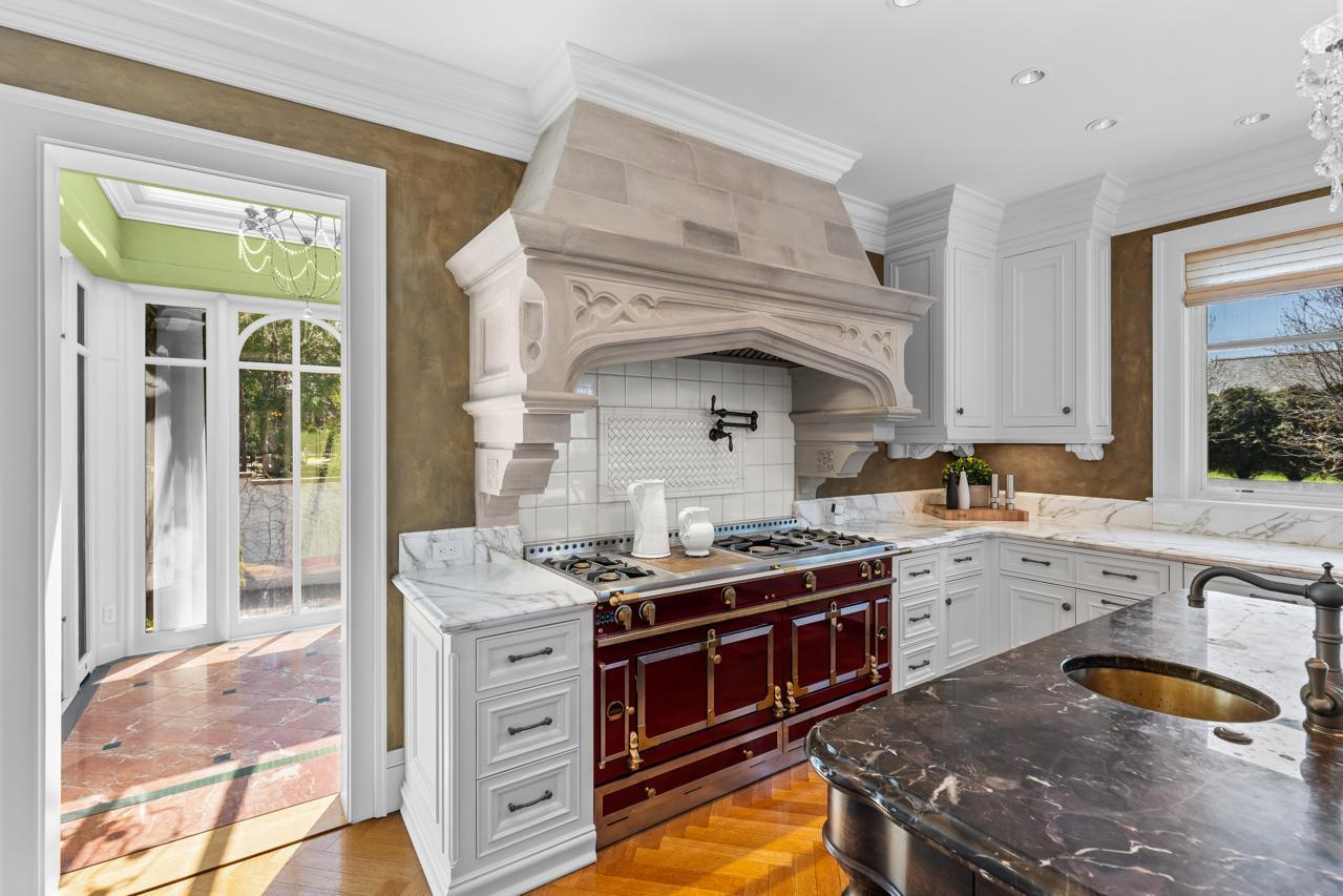 2427 E Lake Of The Isles Parkway