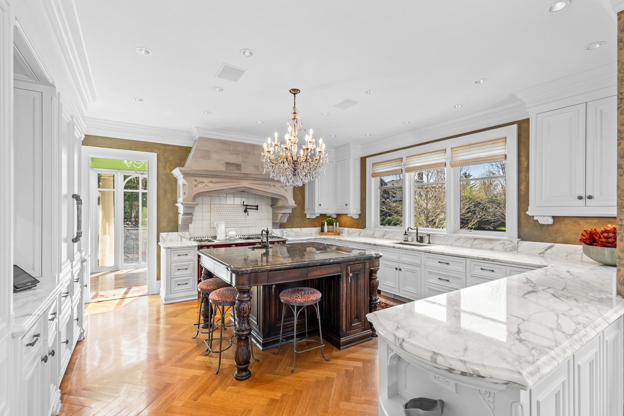 2427 E Lake Of The Isles Parkway