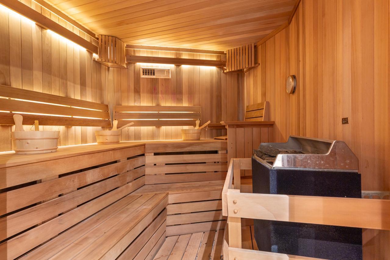 2427 E Lake Of The Isles Parkway