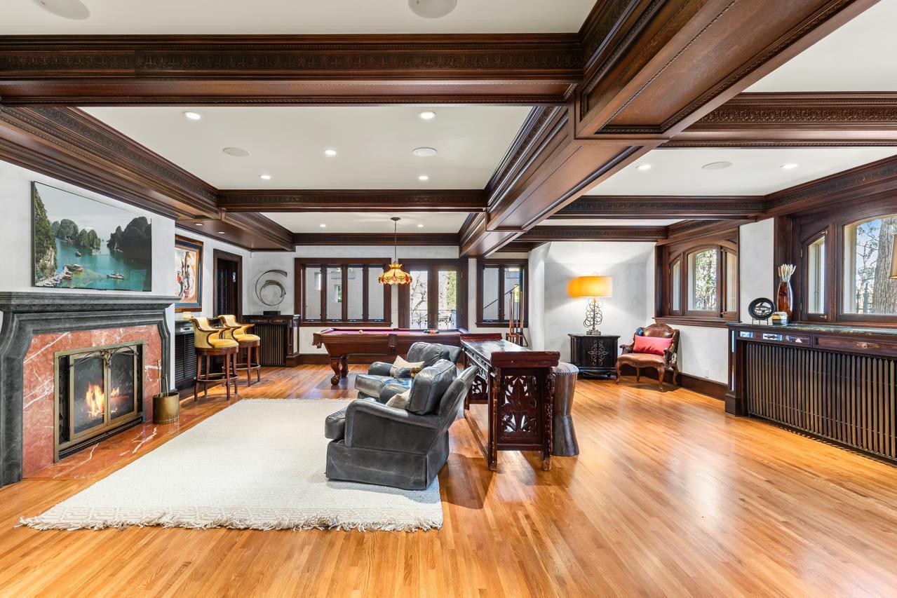 2427 E Lake Of The Isles Parkway