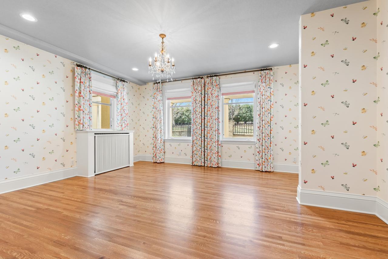 2427 E Lake Of The Isles Parkway