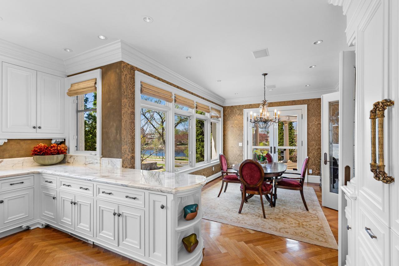 2427 E Lake Of The Isles Parkway