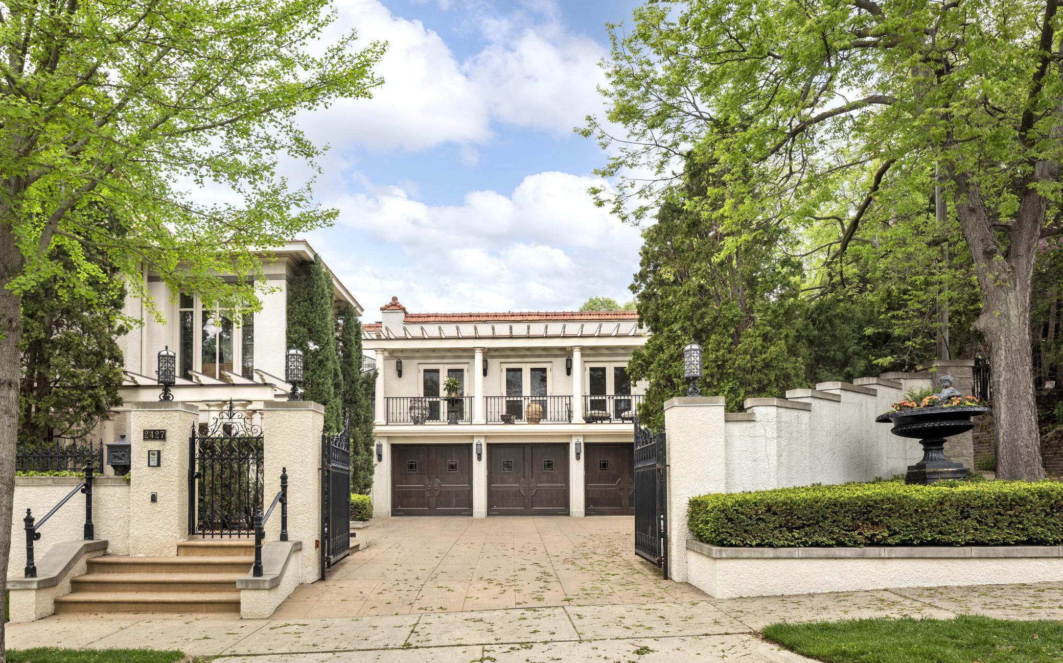 2427 E Lake Of The Isles Parkway