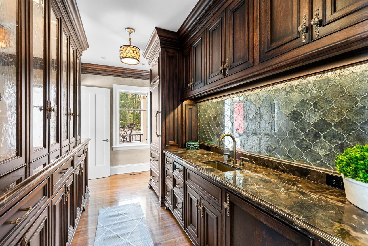 2427 E Lake Of The Isles Parkway