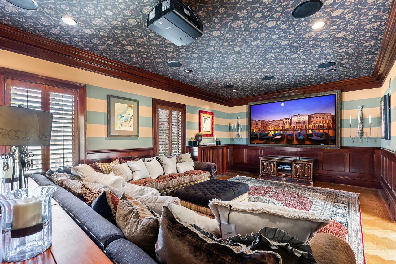 2427 E Lake Of The Isles Parkway