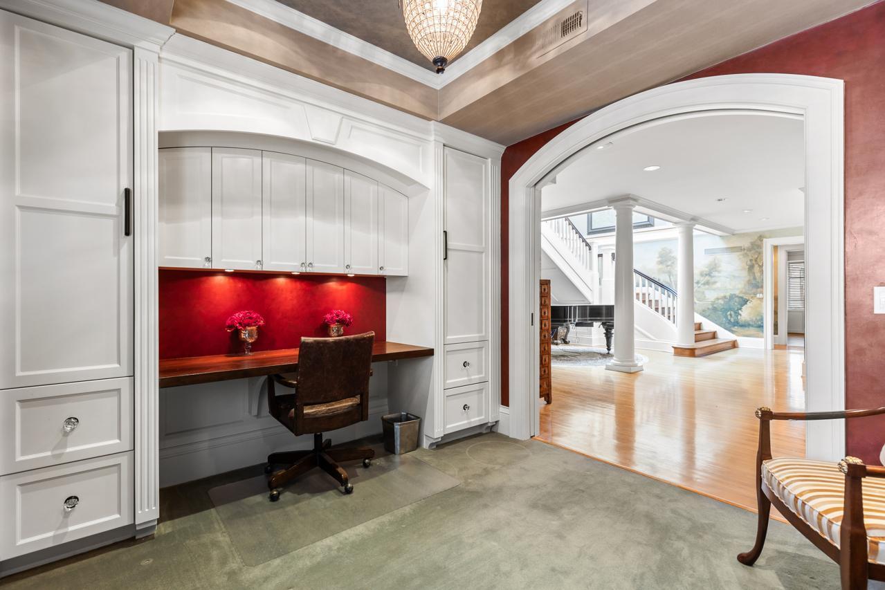 2427 E Lake Of The Isles Parkway