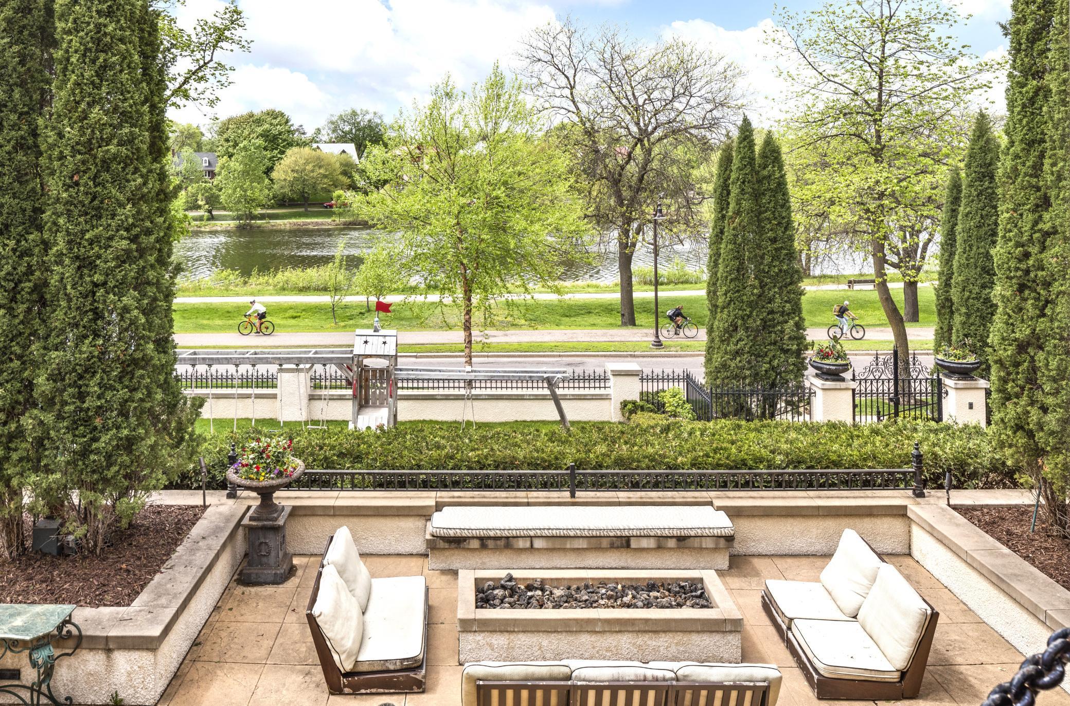 2427 E Lake Of The Isles Parkway