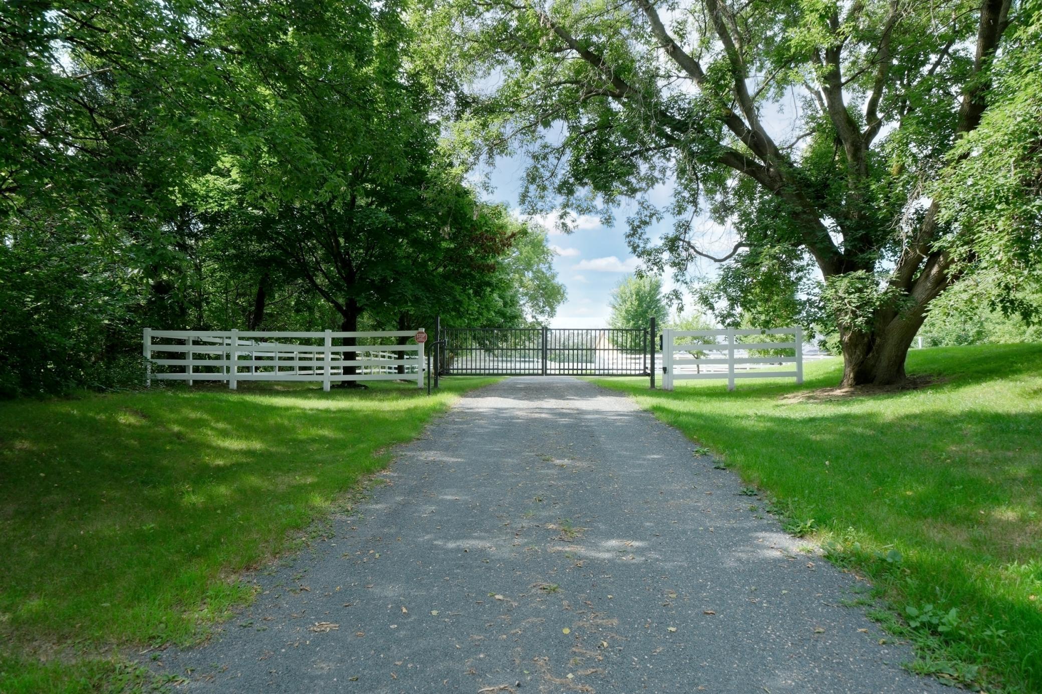 18600 Harrow Avenue N