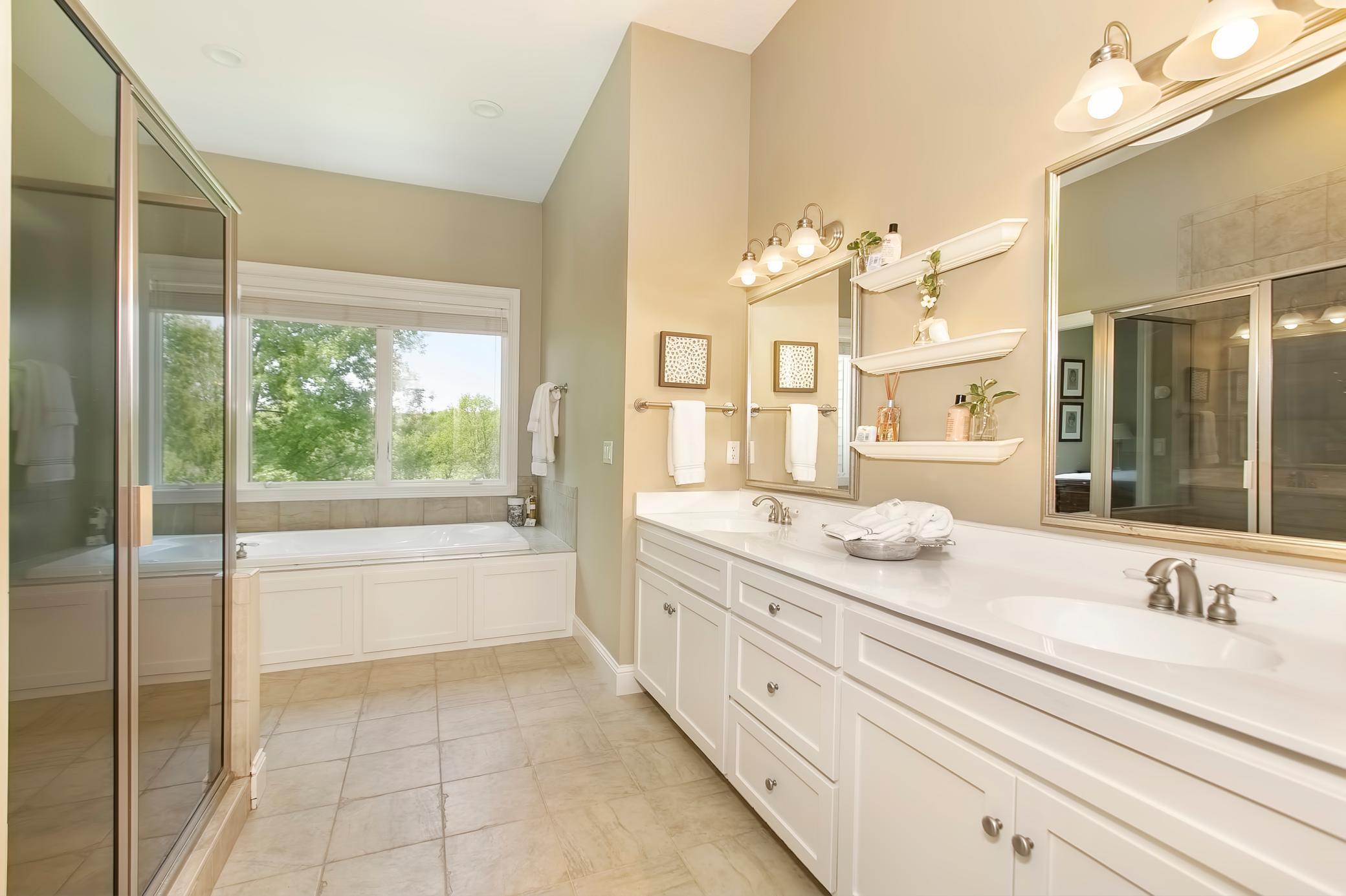 18600 Harrow Avenue N