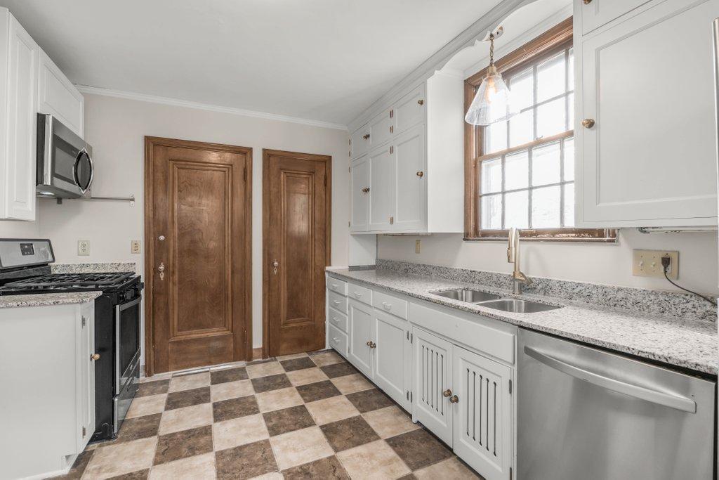 1849 Zephyr Place