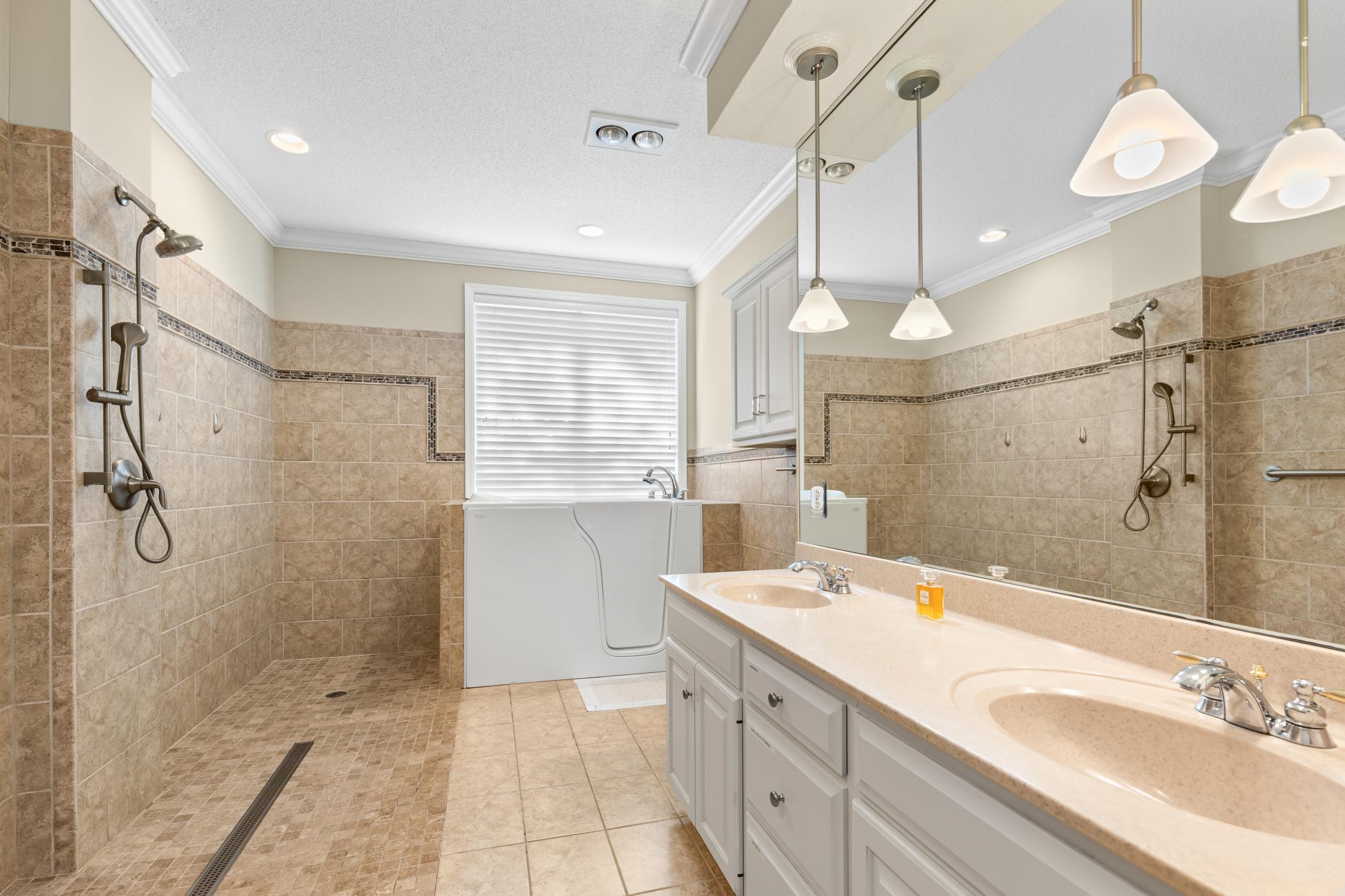 365 Waycliffe Drive S